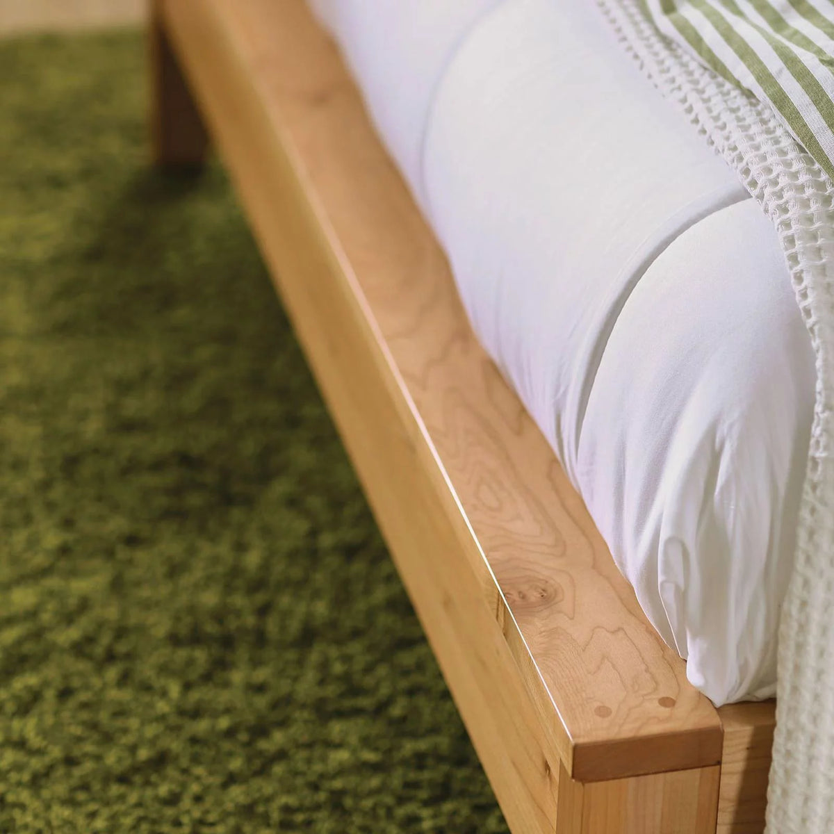 Light Oak Solid Wood Queen Bed E40261